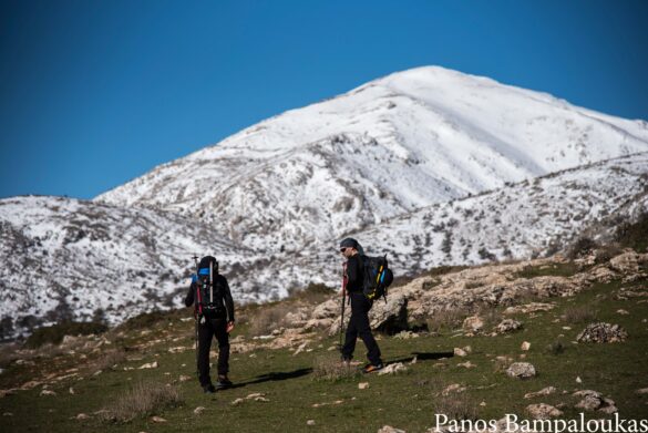 Στο βάθος η κορυφή Παράγκα